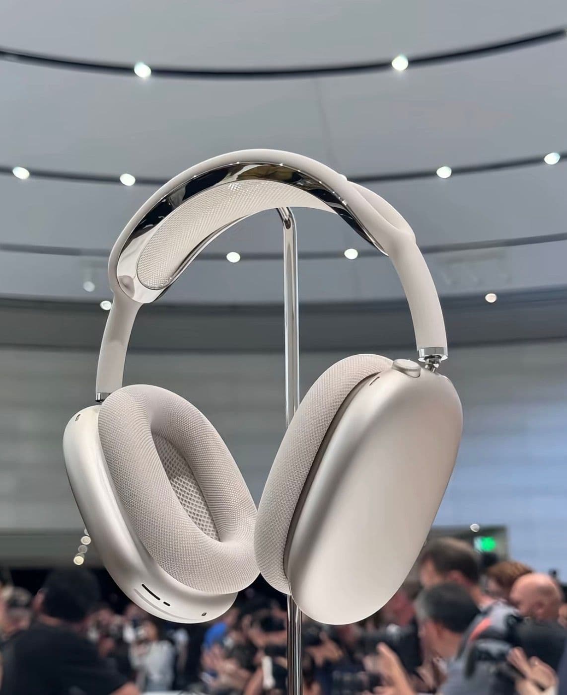 Airpod Max (original) - View 2 | Available in Uganda