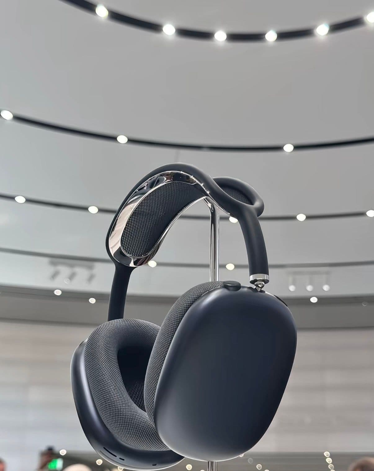 Airpod Max (original) - View 3 | Available in Uganda